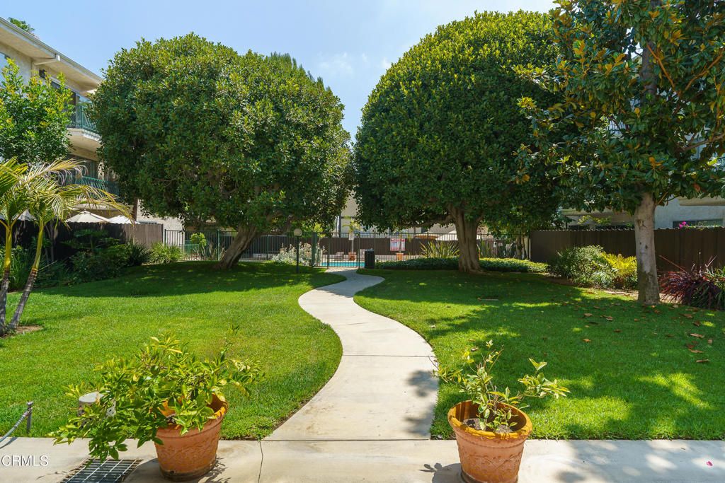Image 33 of property listing at 420 S Madison Avenue 203, Pasadena, CA 91101