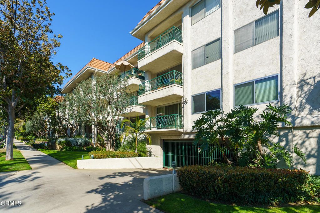 Image 37 of property listing at 420 S Madison Avenue 203, Pasadena, CA 91101