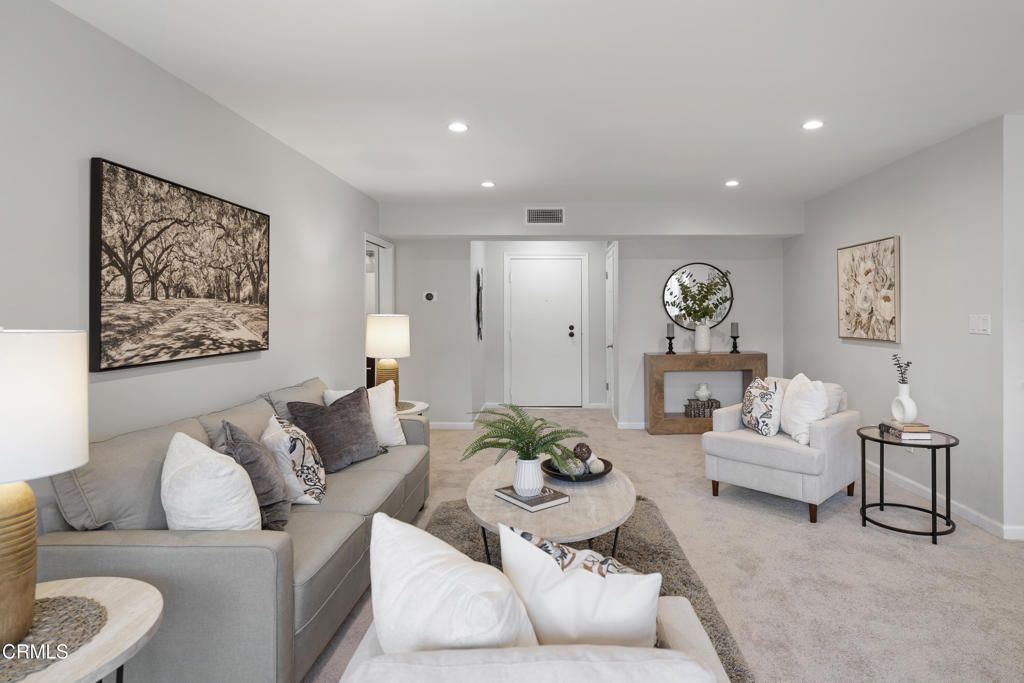 Image 4 of property listing at 420 S Madison Avenue 203, Pasadena, CA 91101