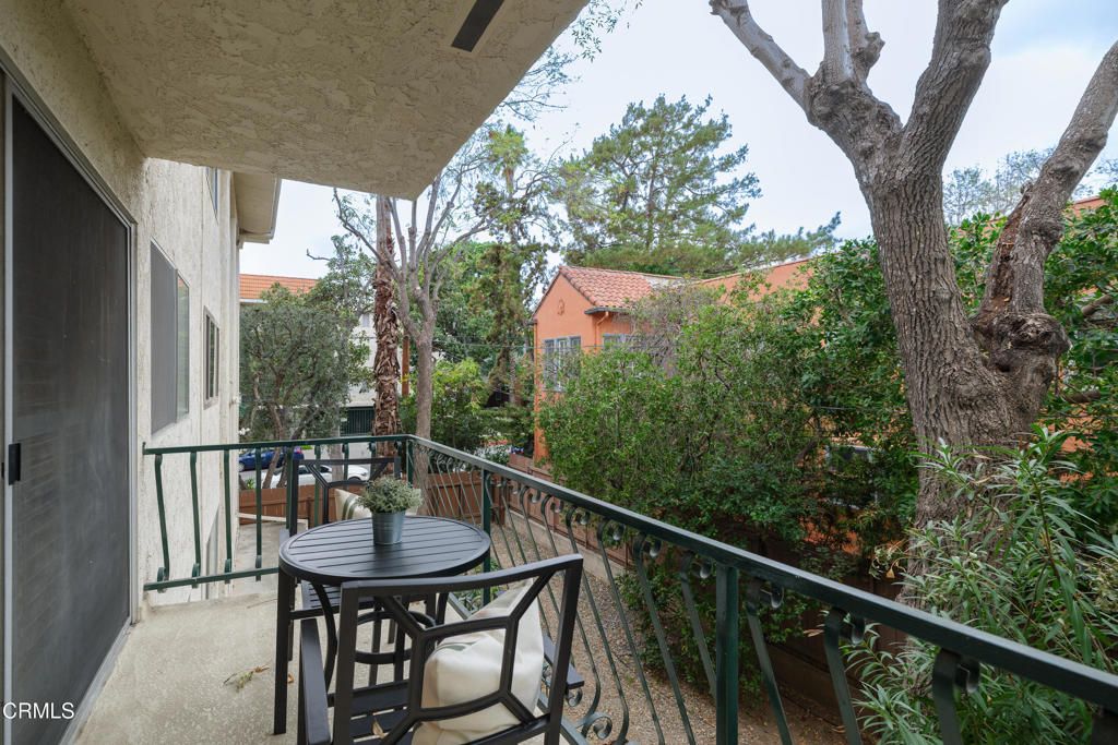 Image 9 of property listing at 420 S Madison Avenue 203, Pasadena, CA 91101