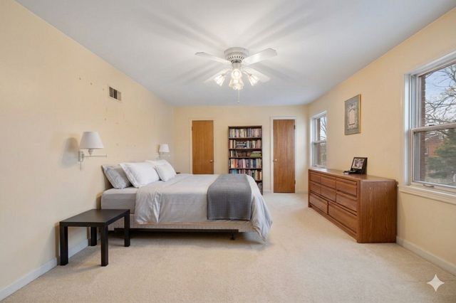 2709 W Sherwin Avenue, Chicago, IL 60645
