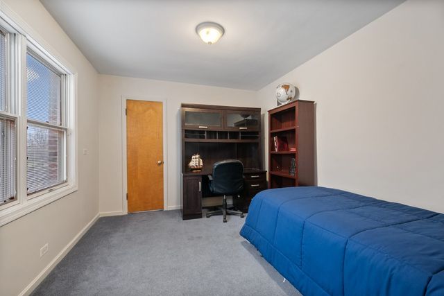2709 W Sherwin Avenue, Chicago, IL 60645