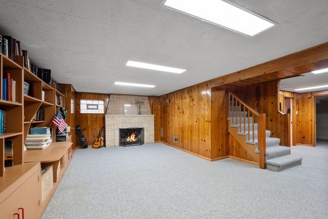2709 W Sherwin Avenue, Chicago, IL 60645