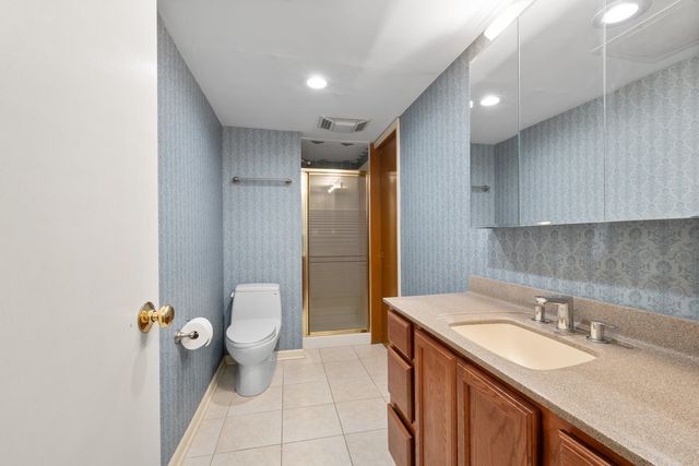 2709 W Sherwin Avenue, Chicago, IL 60645