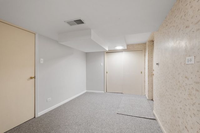 2709 W Sherwin Avenue, Chicago, IL 60645