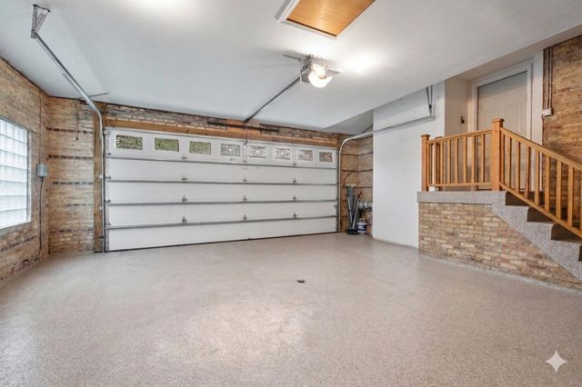 2709 W Sherwin Avenue, Chicago, IL 60645