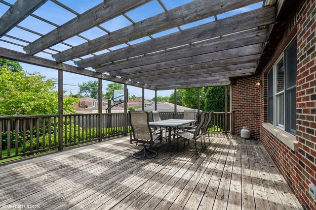 2709 W Sherwin Avenue, Chicago, IL 60645