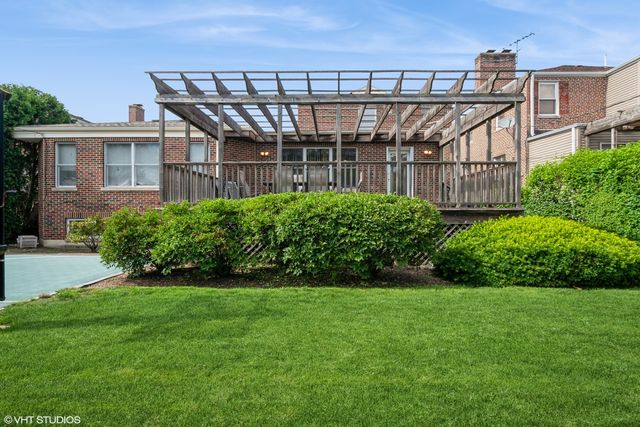 2709 W Sherwin Avenue, Chicago, IL 60645