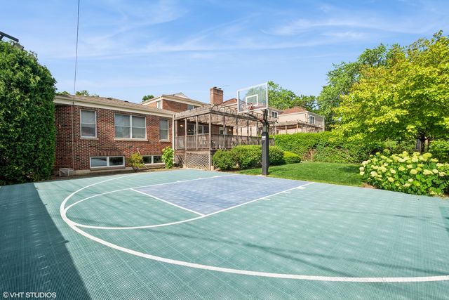 2709 W Sherwin Avenue, Chicago, IL 60645