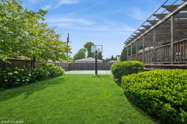 2709 W Sherwin Avenue, Chicago, IL 60645