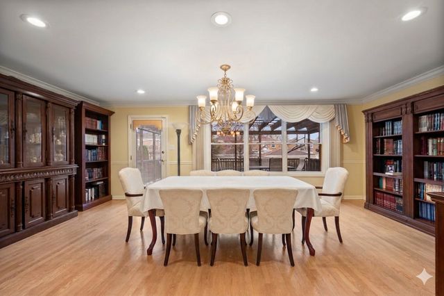 2709 W Sherwin Avenue, Chicago, IL 60645