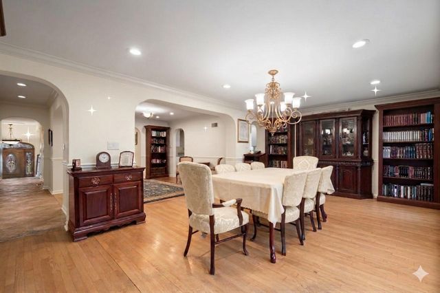 2709 W Sherwin Avenue, Chicago, IL 60645