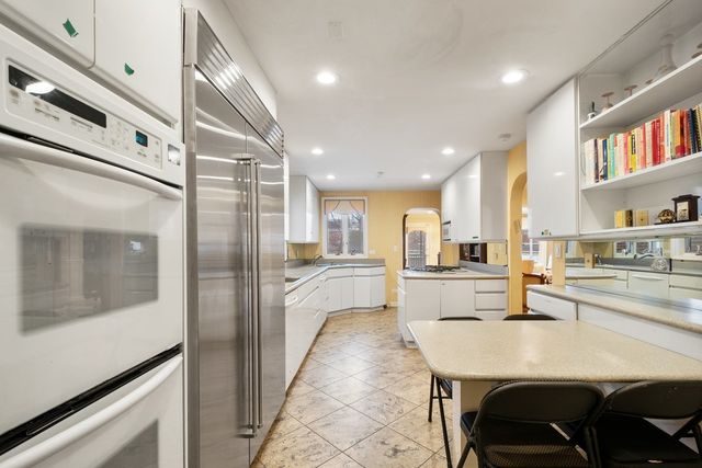 2709 W Sherwin Avenue, Chicago, IL 60645
