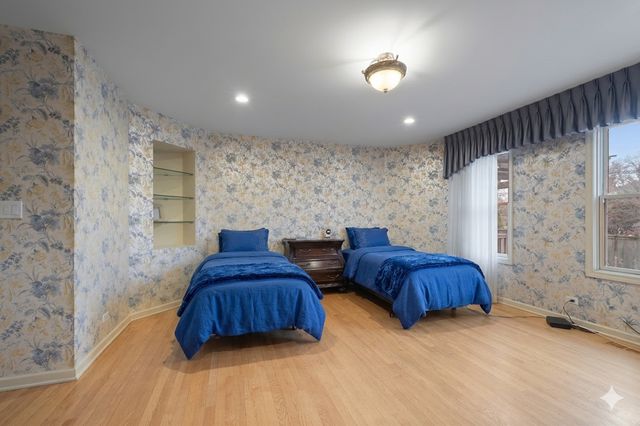 2709 W Sherwin Avenue, Chicago, IL 60645