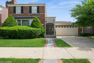 2709 W Sherwin Avenue, Chicago, IL 60645