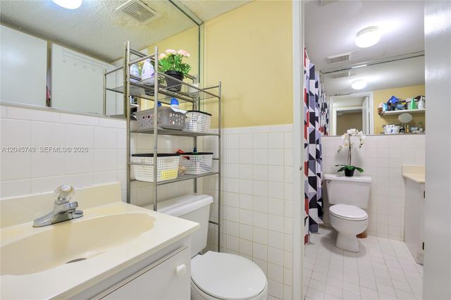 6041 W 24th Ave B-111, Hialeah, FL 33016