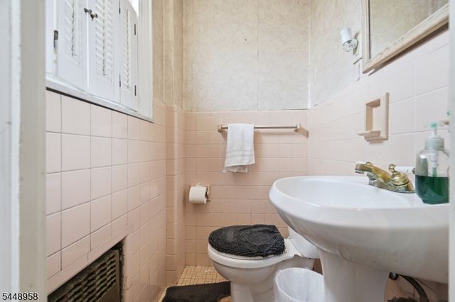 33 Fairbanks St, Hillside Twp., NJ 07205