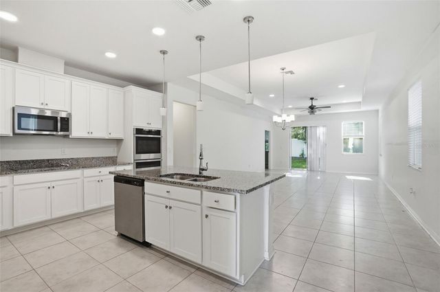 11996 HILLTOP FARMS DRIVE, Dade City, FL 33525