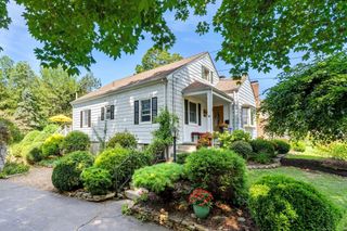 7 Brookmoor Road, West Hartford, CT 06107