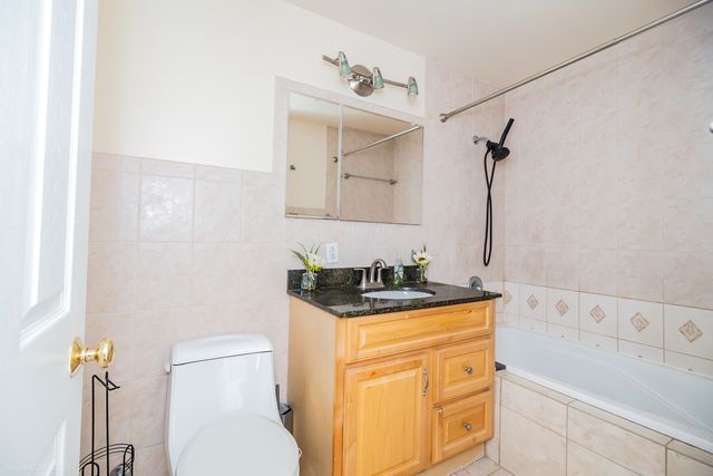 4811 N Harlem Avenue 3, Chicago, IL 60656