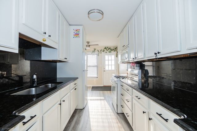 4811 N Harlem Avenue 3, Chicago, IL 60656