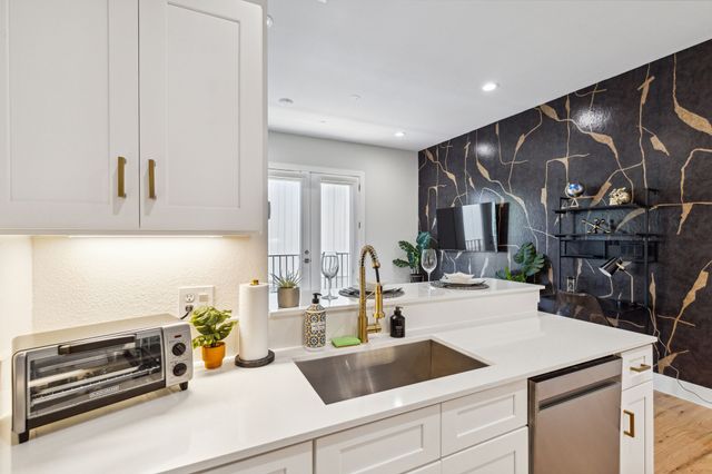 6283 La Vista Drive 101, Dallas, TX 75214