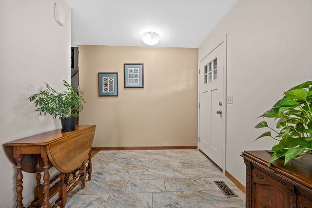 4600 Roslyn Road, Downers Grove, IL 60515