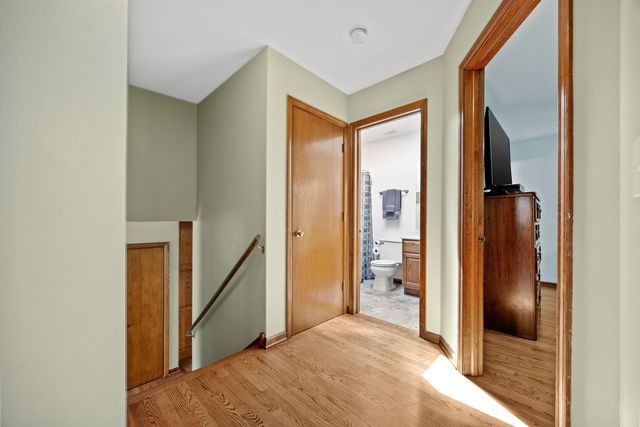 4600 Roslyn Road, Downers Grove, IL 60515