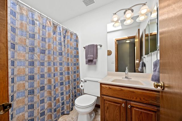 4600 Roslyn Road, Downers Grove, IL 60515