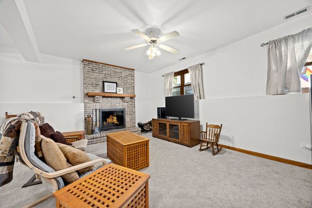 4600 Roslyn Road, Downers Grove, IL 60515