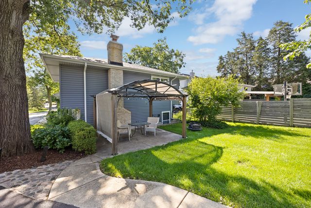 4600 Roslyn Road, Downers Grove, IL 60515