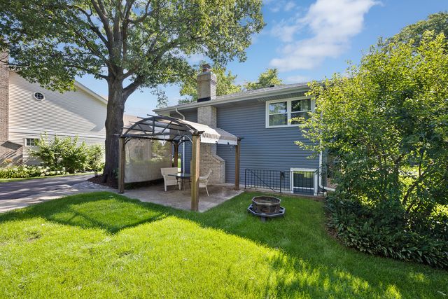 4600 Roslyn Road, Downers Grove, IL 60515