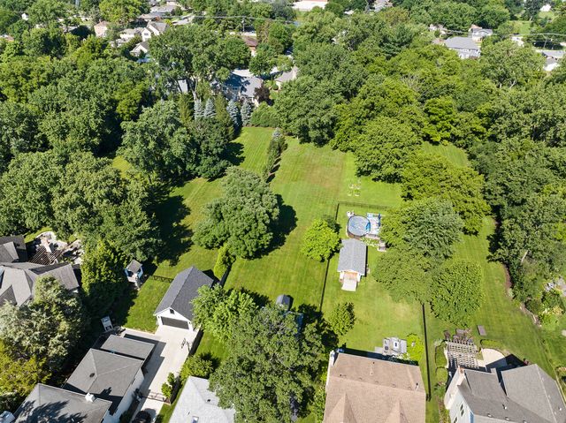4600 Roslyn Road, Downers Grove, IL 60515