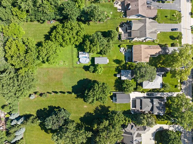 4600 Roslyn Road, Downers Grove, IL 60515