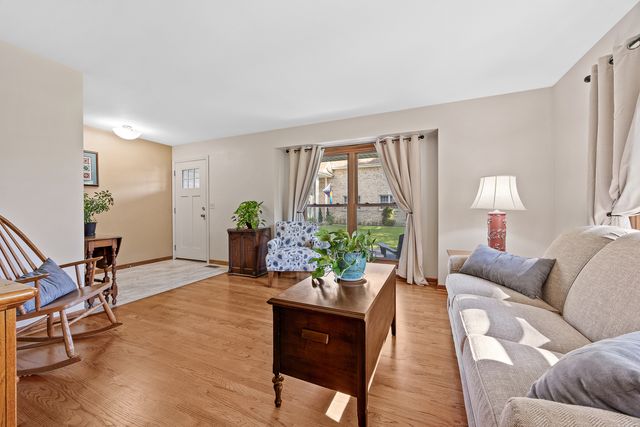 4600 Roslyn Road, Downers Grove, IL 60515