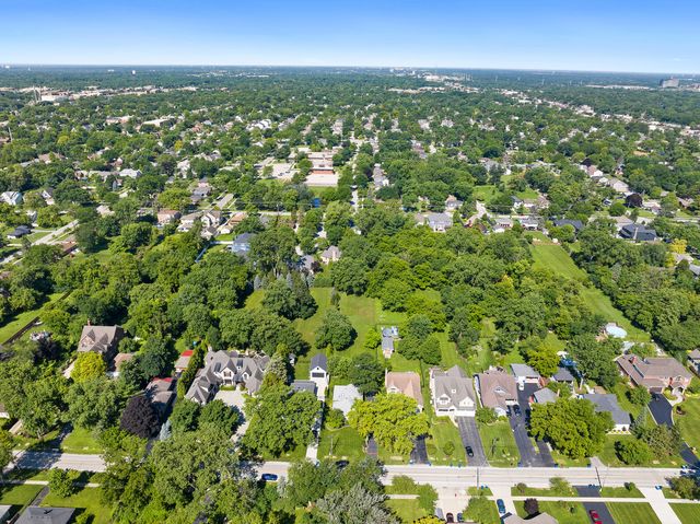 4600 Roslyn Road, Downers Grove, IL 60515