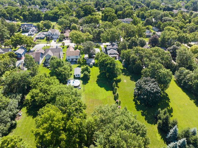 4600 Roslyn Road, Downers Grove, IL 60515