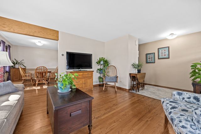 4600 Roslyn Road, Downers Grove, IL 60515