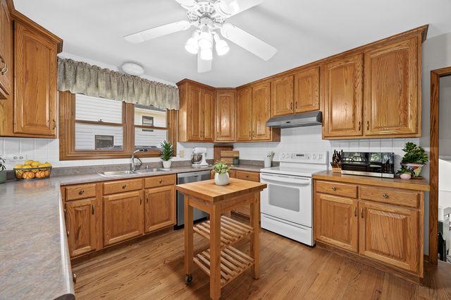 4600 Roslyn Road, Downers Grove, IL 60515