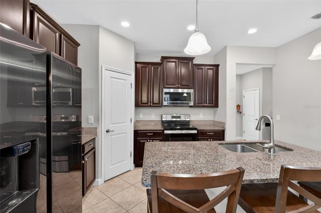 28622 TRANQUIL LAKE CIRCLE, Wesley Chapel, FL 33543