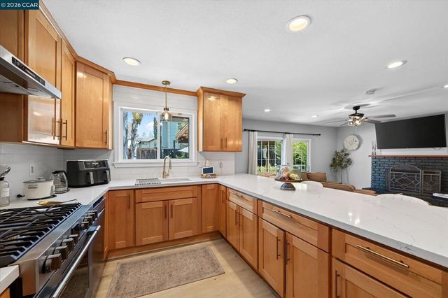 1560 American Beauty Dr, Concord, CA 94521