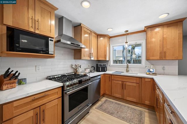 1560 American Beauty Dr, Concord, CA 94521