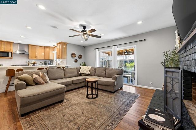1560 American Beauty Dr, Concord, CA 94521