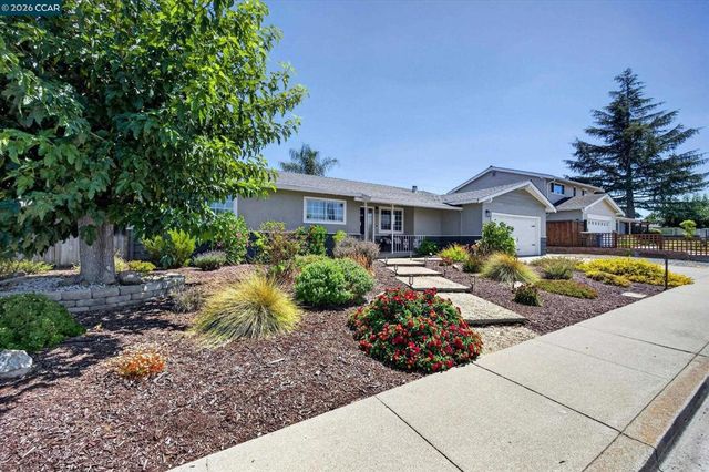 1560 American Beauty Dr, Concord, CA 94521