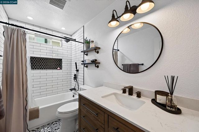 1560 American Beauty Dr, Concord, CA 94521