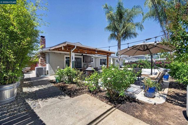 1560 American Beauty Dr, Concord, CA 94521