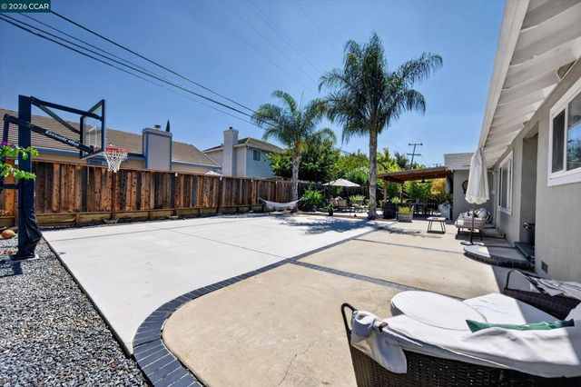1560 American Beauty Dr, Concord, CA 94521