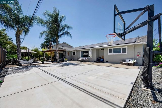 1560 American Beauty Dr, Concord, CA 94521