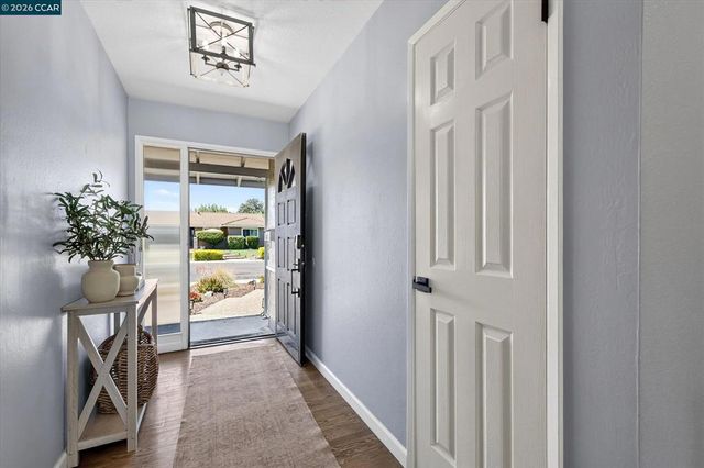 1560 American Beauty Dr, Concord, CA 94521