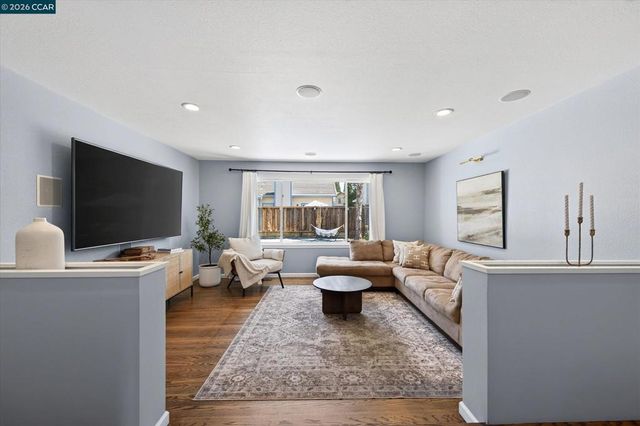 1560 American Beauty Dr, Concord, CA 94521